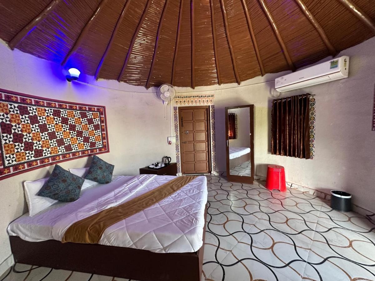 Modhera Sunrise Resort - Tents Bhungas Jungle Restaurants & Candlelight Dining Kalri Εξωτερικό φωτογραφία