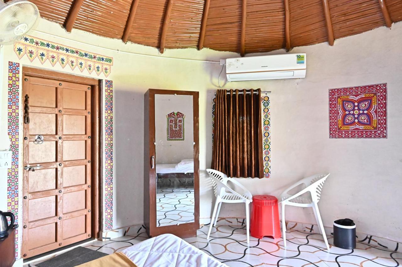 Modhera Sunrise Resort - Tents Bhungas Jungle Restaurants & Candlelight Dining Kalri Εξωτερικό φωτογραφία